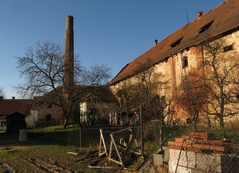 Bývalý pivovar a lihovar v Chotovinách