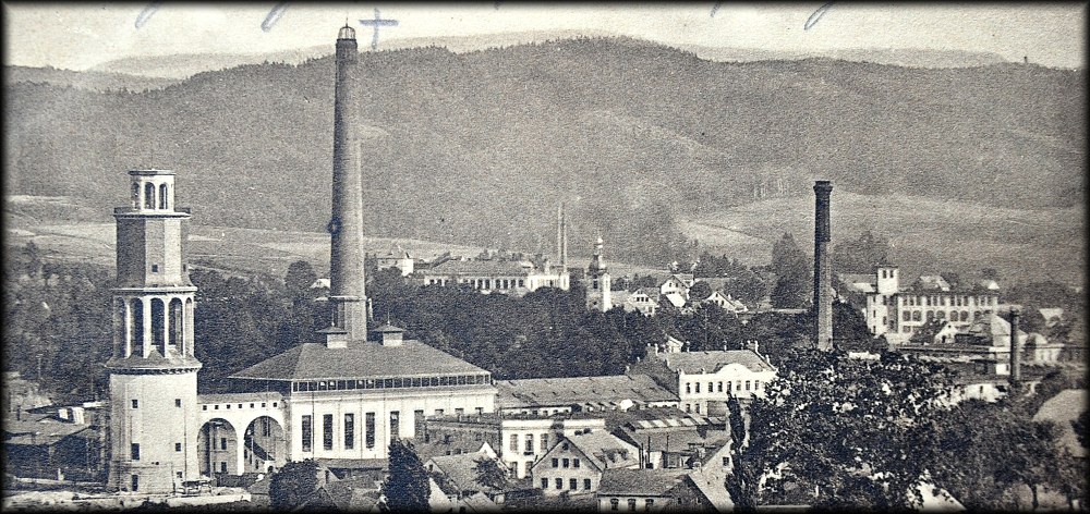 dobová pohlednice (cca 1920); archiv: fabriky.cz
